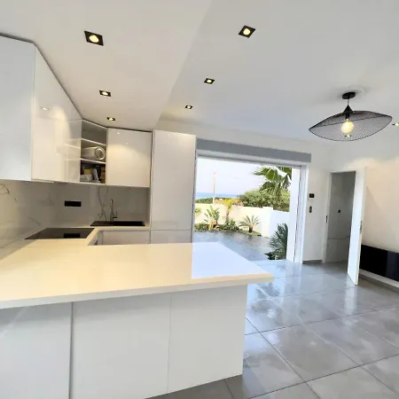 8 Pers A 30m De La فيلة *