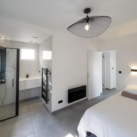 Vila 8 Pers A 30m De La *